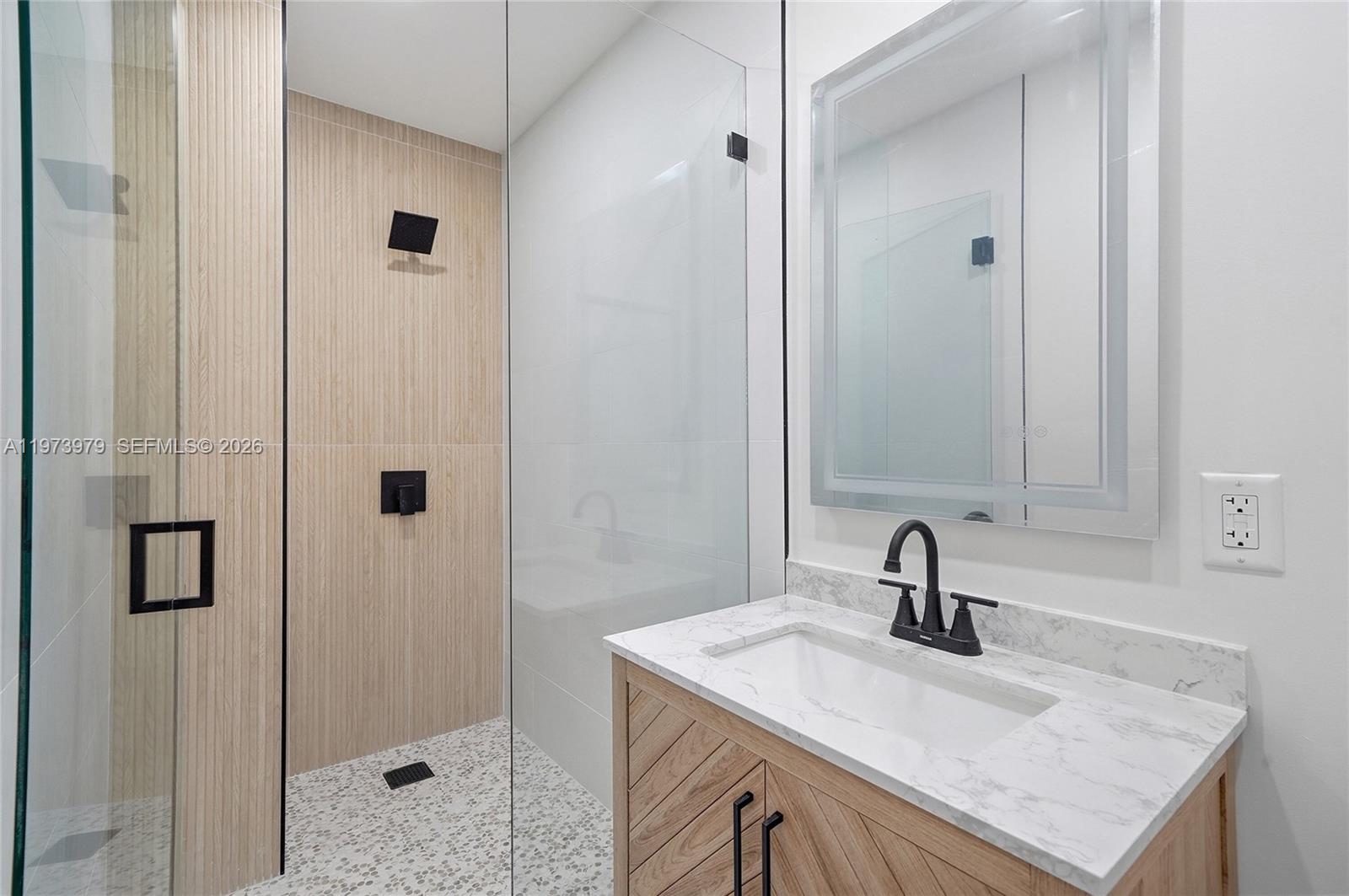   /  1686 кв.футов $ 2026-02-28 0 Фото