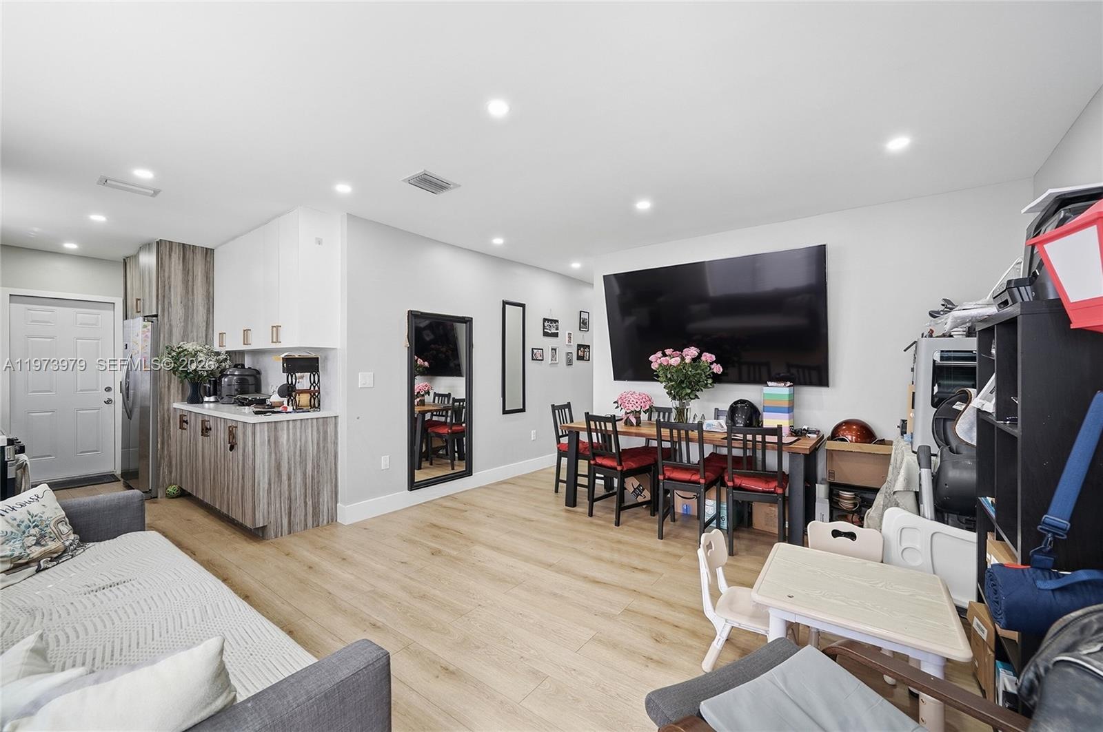   /  1686 кв.футов $ 2026-02-28 0 Фото