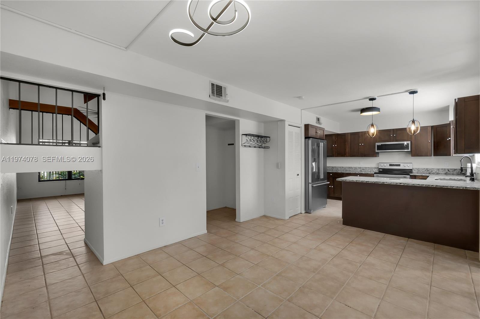 Подробнее 1550 3 / 3 1551 кв.футов $ 2026-03-01 0 Фото