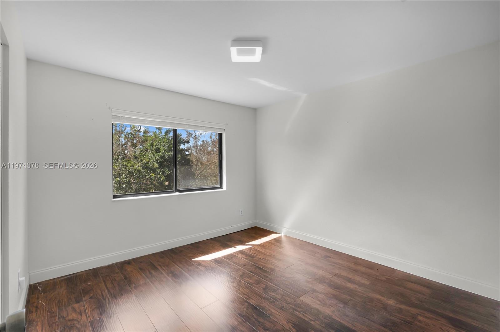 Подробнее 1550 3 / 3 1551 кв.футов $ 2026-03-01 0 Фото