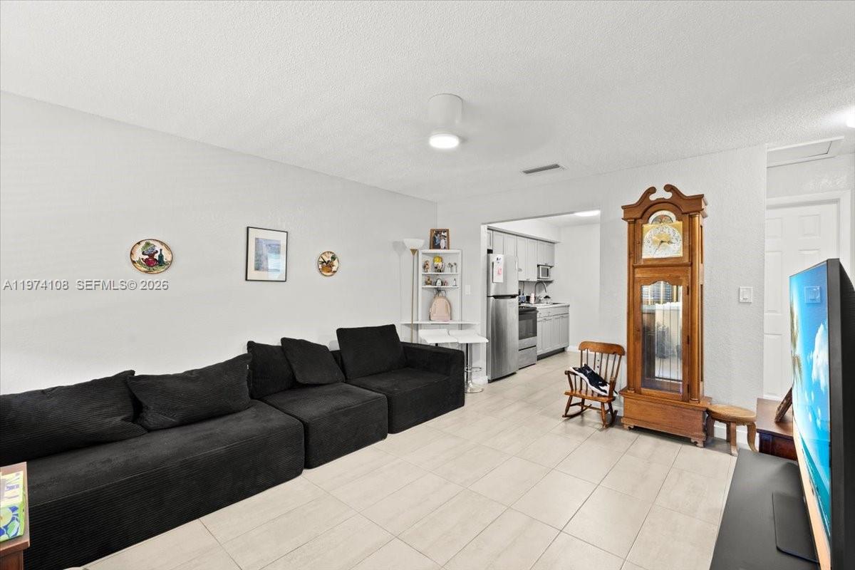   /  1376 кв.футов $ 2026-03-01 0 Фото