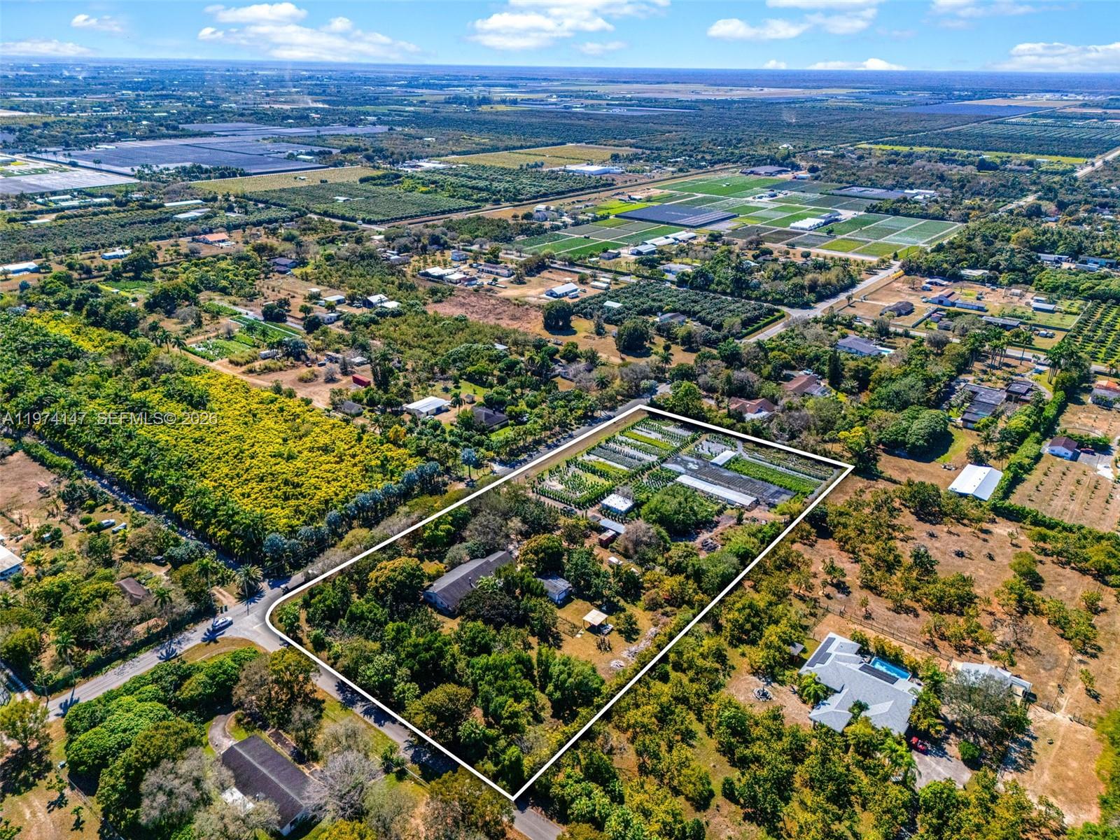   /   кв.футов $ 2026-03-01 0 Фото