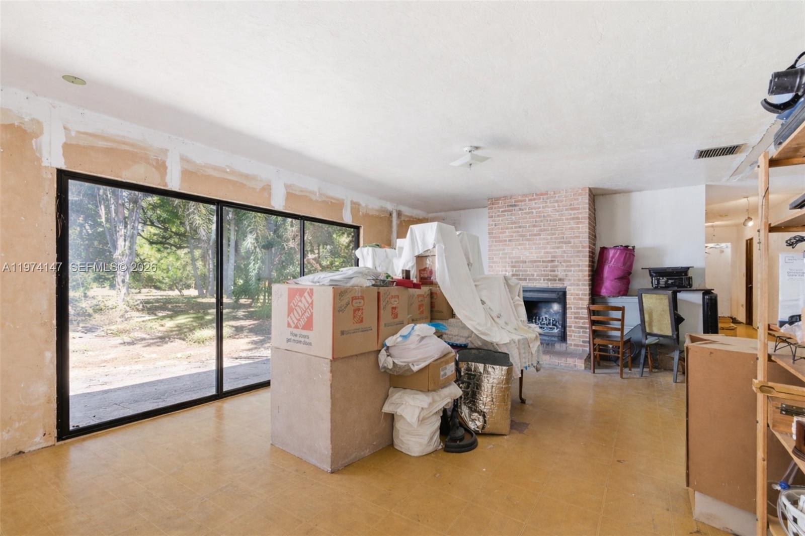   /   кв.футов $ 2026-03-01 0 Фото