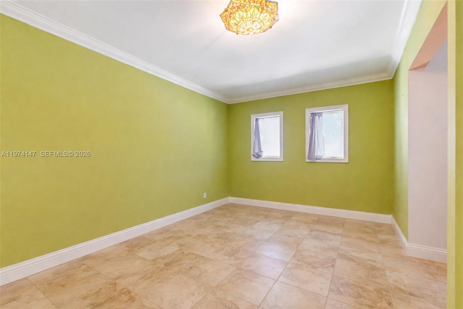   /   кв.футов $ 2026-03-01 0 Фото