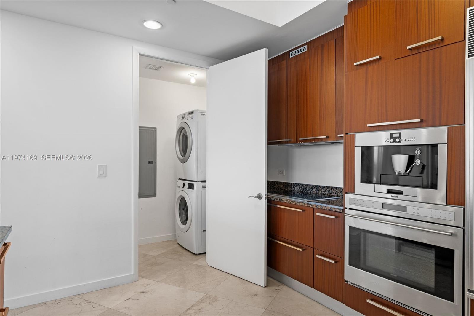 See details 3007 2 / 3 2106 sq. ft. $ 2026-03-01 0 Photo