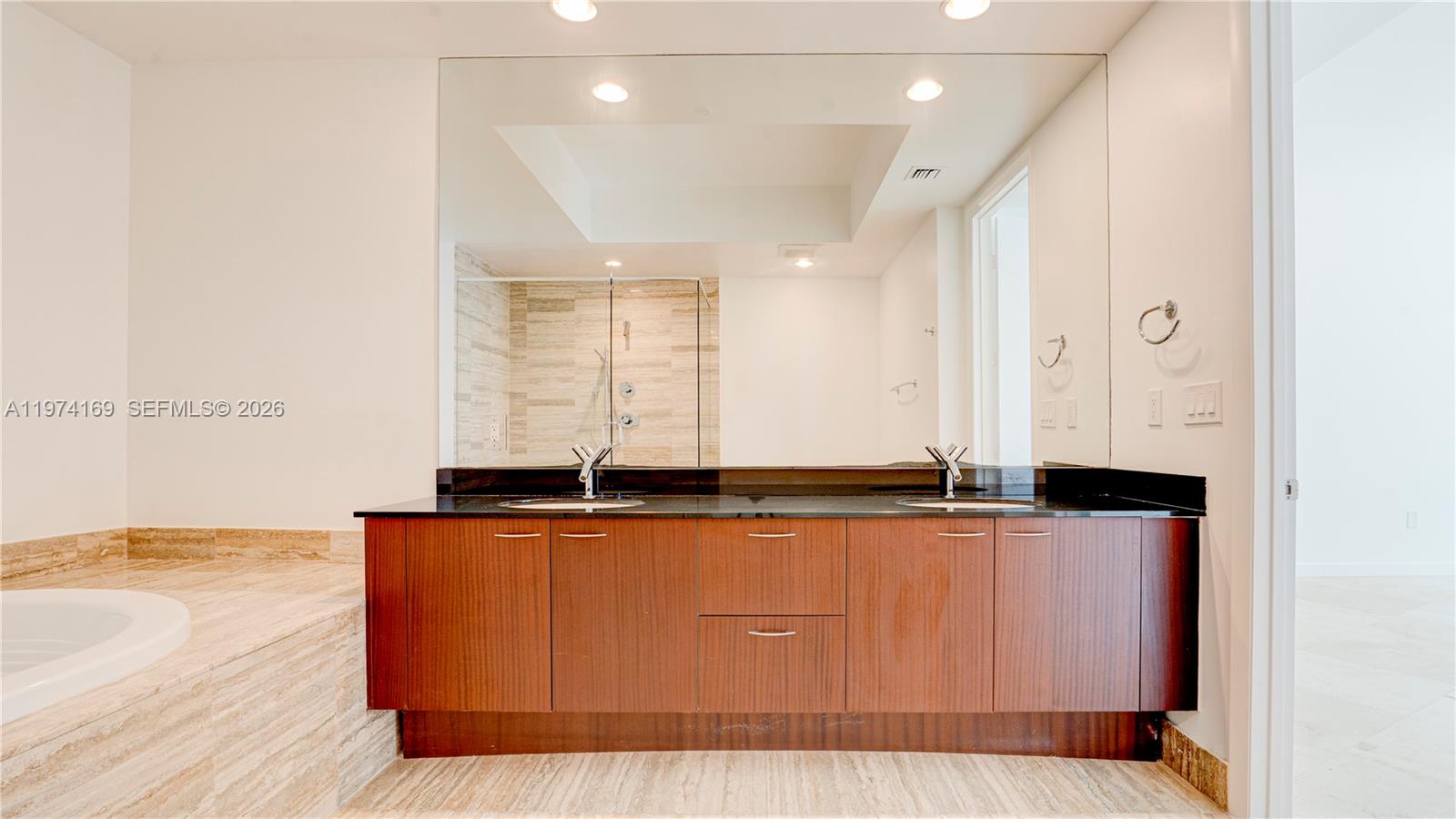 See details 3007 2 / 3 2106 sq. ft. $ 2026-03-01 0 Photo