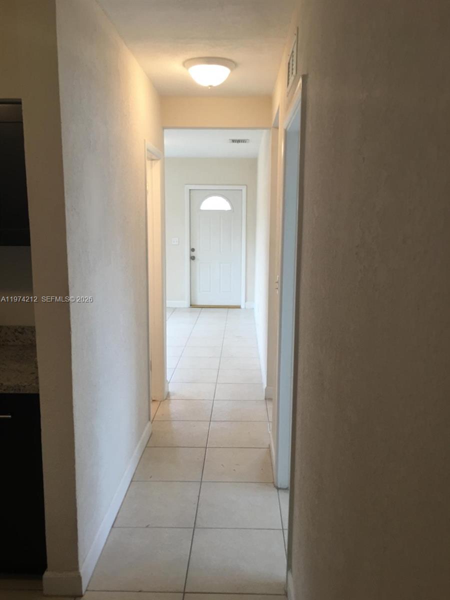   /  1296 кв.футов $ 2026-03-01 0 Фото