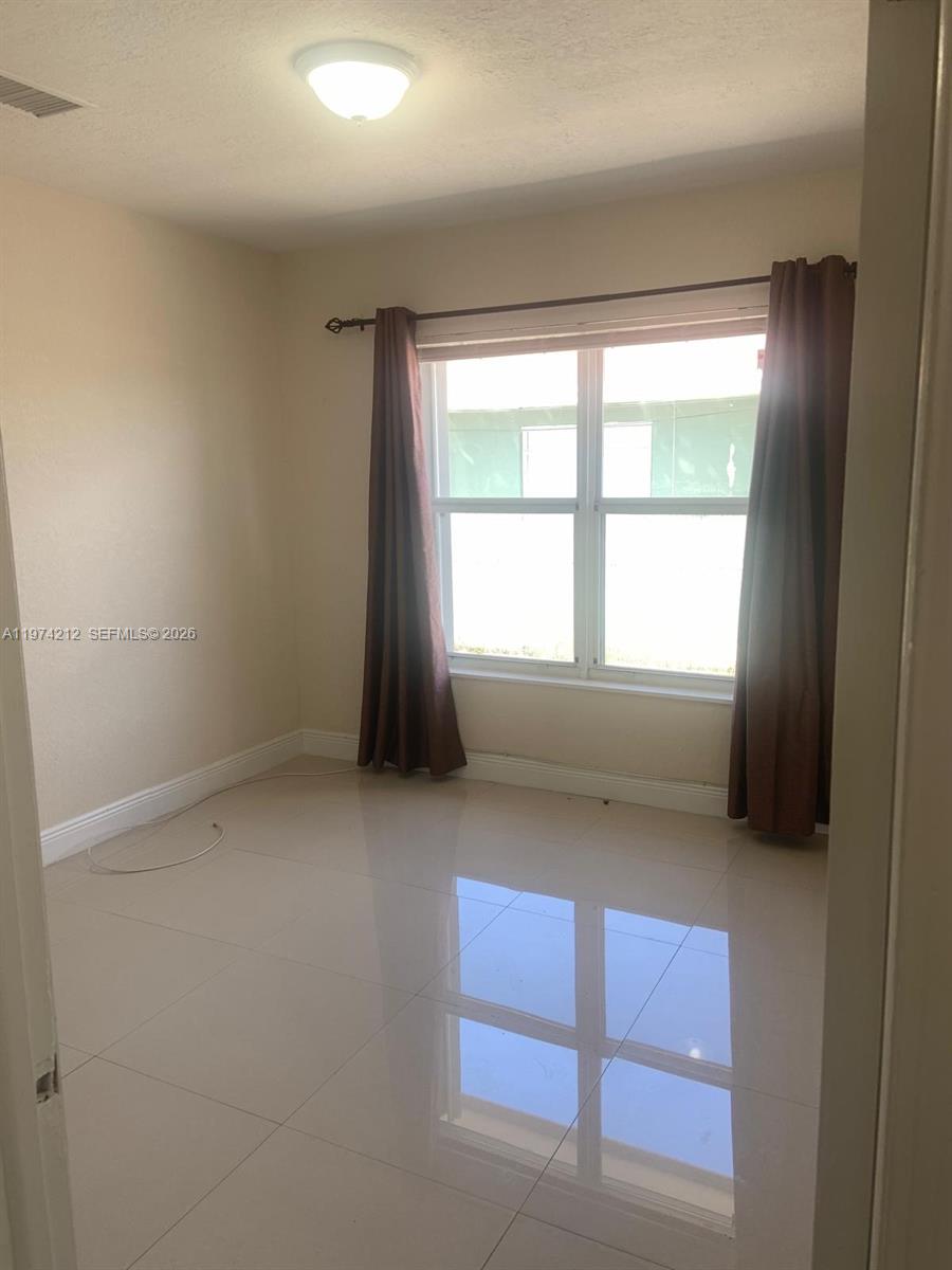   /  1296 кв.футов $ 2026-03-01 0 Фото