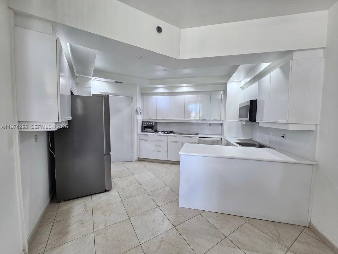 606 3 / 3 2040 sq. ft. $ 2026-03-01 0 Photo