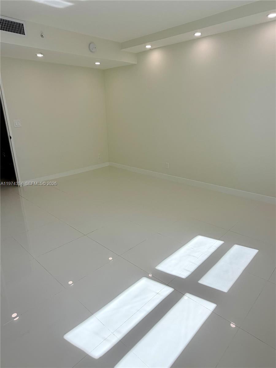 Photo of 3001 Ocean Dr  #511, Hollywood, Florida, 33019 - 