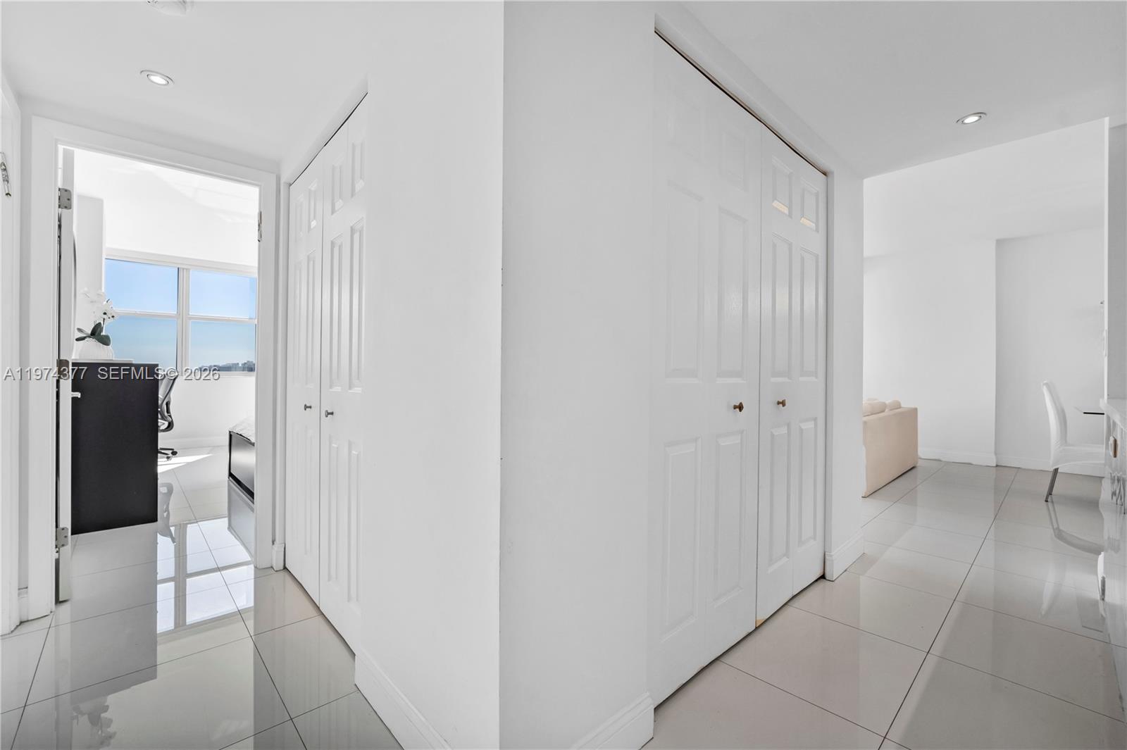 PHJ 2 / 2 1240 sq. ft. $ 2026-03-02 0 foto