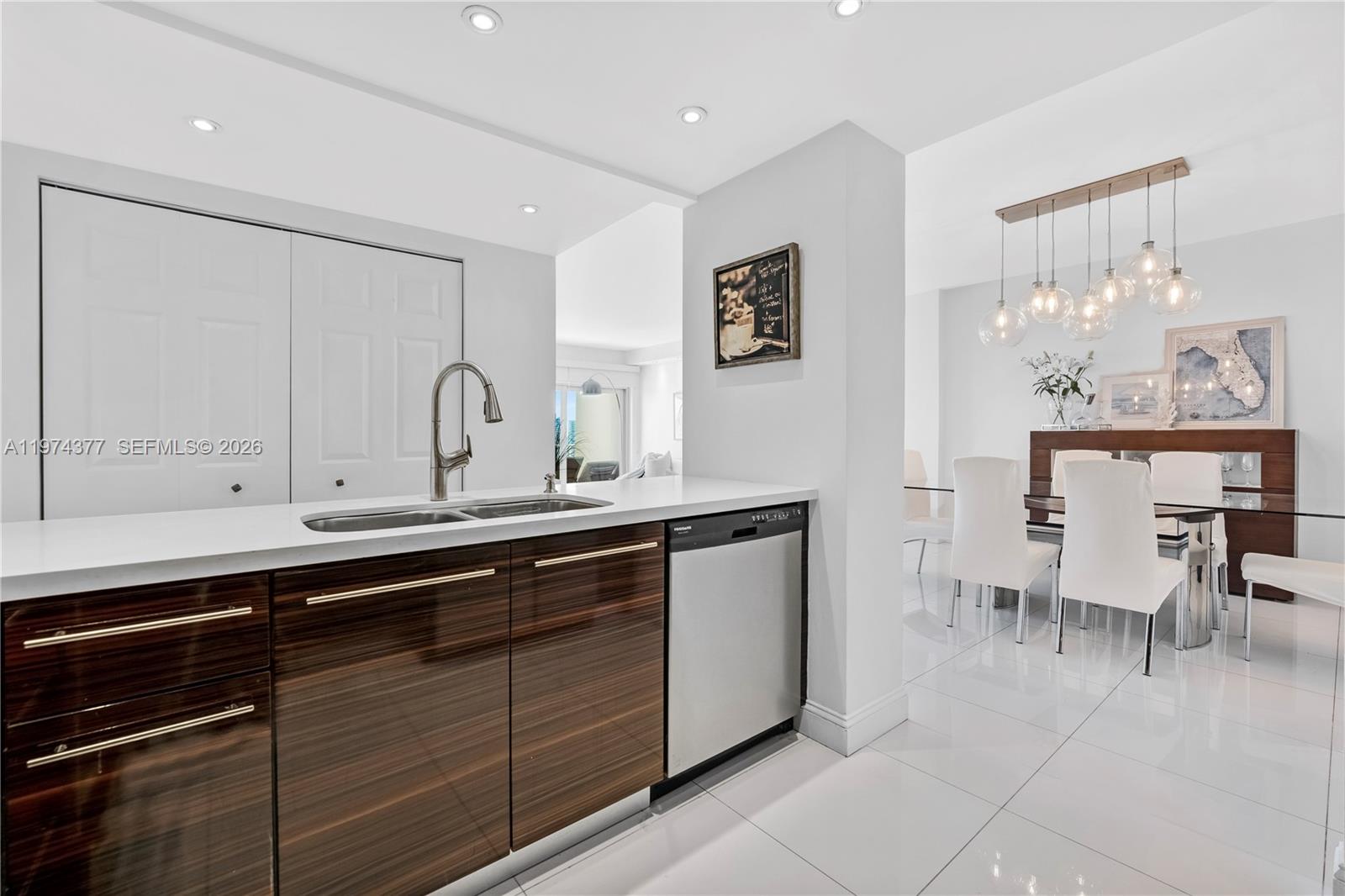 PHJ 2 / 2 1240 sq. ft. $ 2026-03-02 0 foto