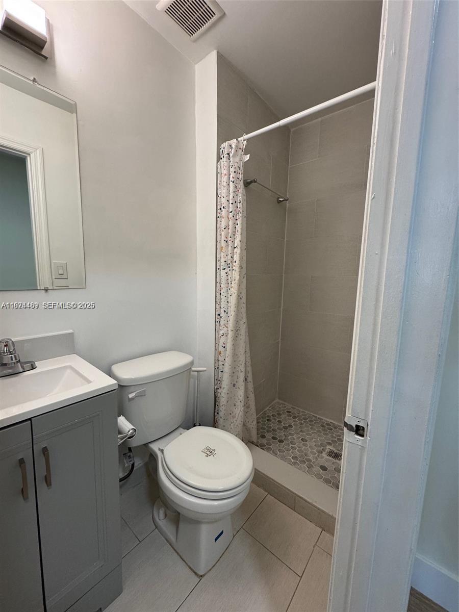   /  8823 кв.футов $ 2026-03-02 0 Фото