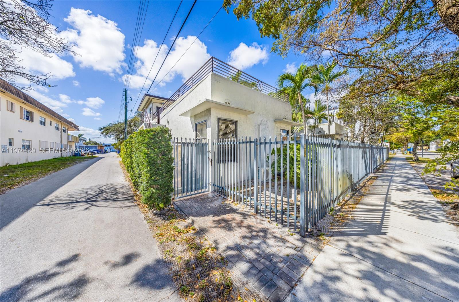   /  8823 кв.футов $ 2026-03-02 0 Фото