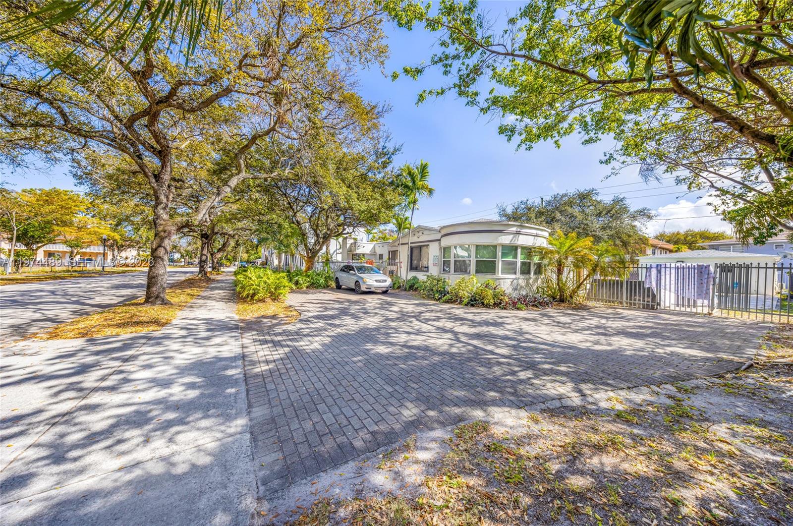   /  8823 кв.футов $ 2026-03-02 0 Фото