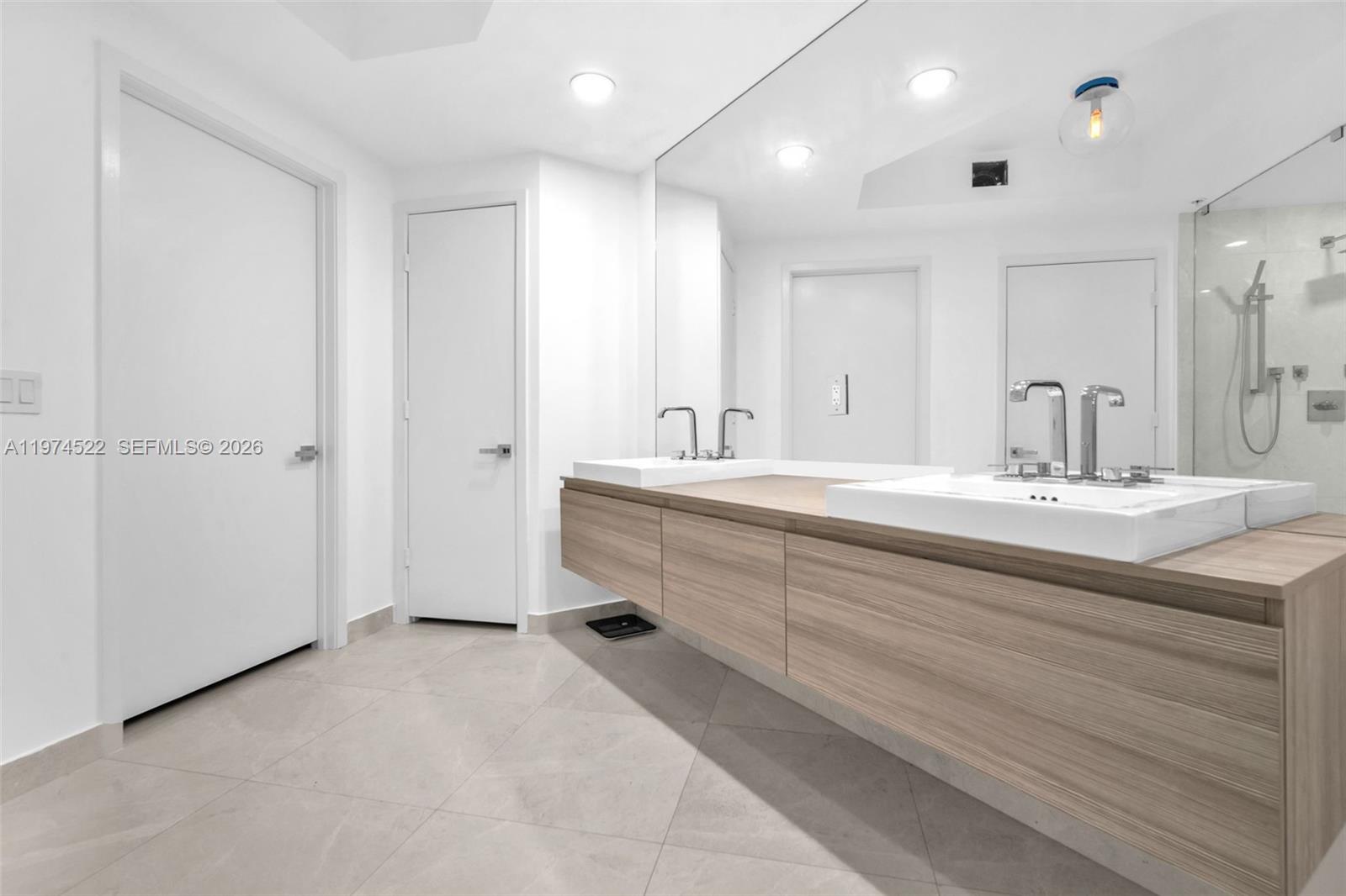 Photo of 17111 Biscayne Blvd #411, North Miami Beach, Florida, 33160 -
