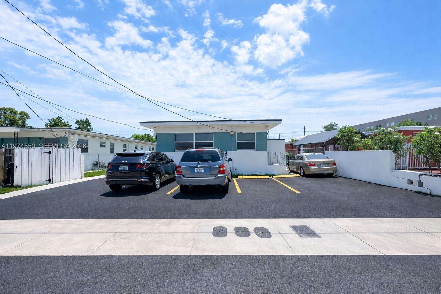   /   кв.футов $ 2026-03-04 0 Фото