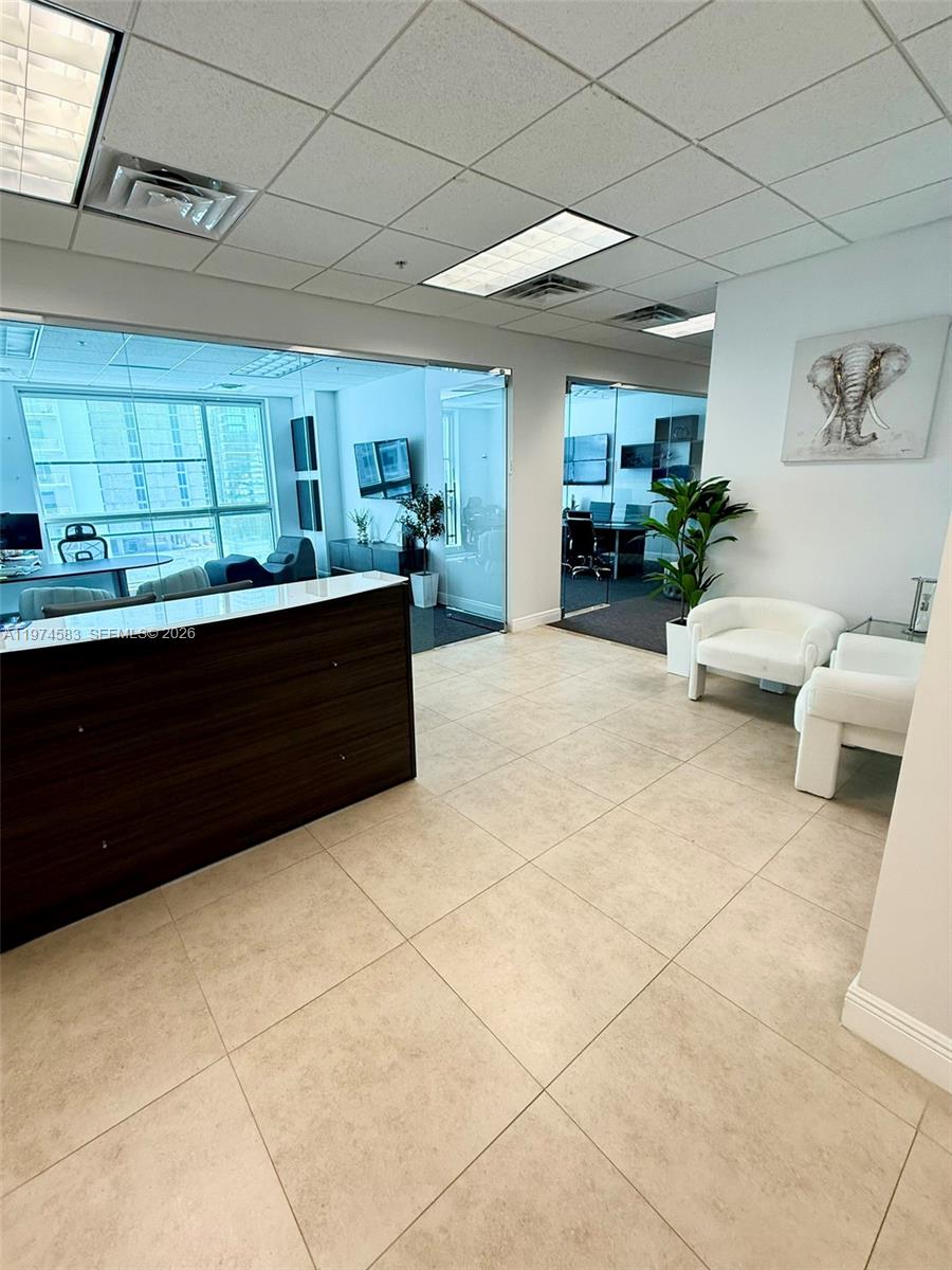 1605-1606  /   sq. ft. $ 2026-03-02 0 foto