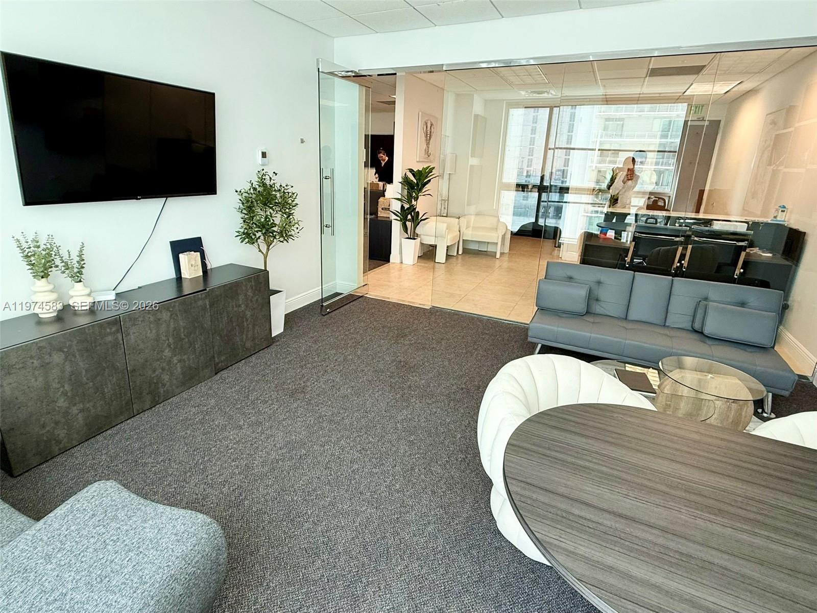 1605-1606  /   sq. ft. $ 2026-03-02 0 foto