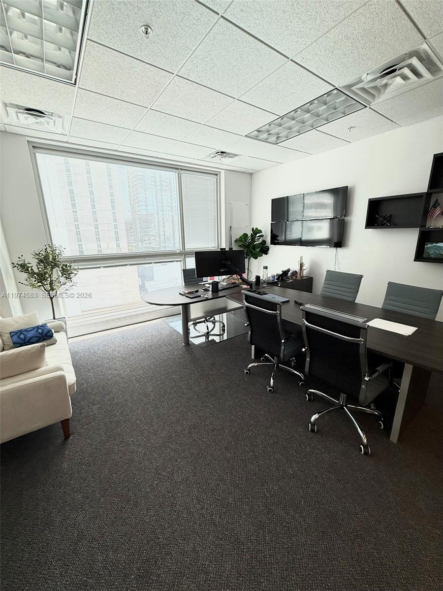 1605-1606  /   sq. ft. $ 2026-03-02 0 foto