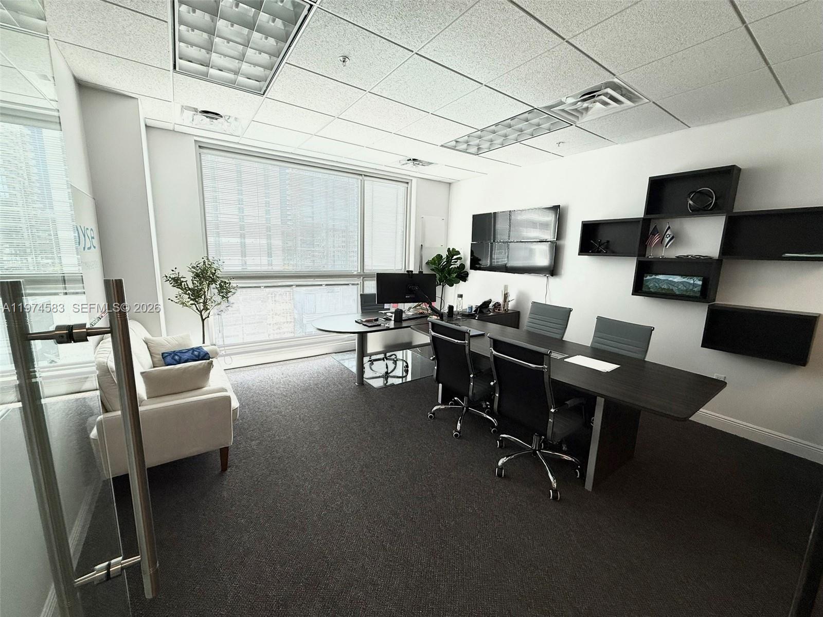 1605-1606  /   sq. ft. $ 2026-03-02 0 foto