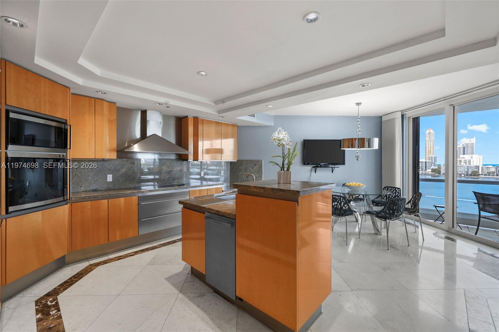 Подробнее 1006 5 / 6 4740 кв.футов $ 2026-03-02 0 Фото