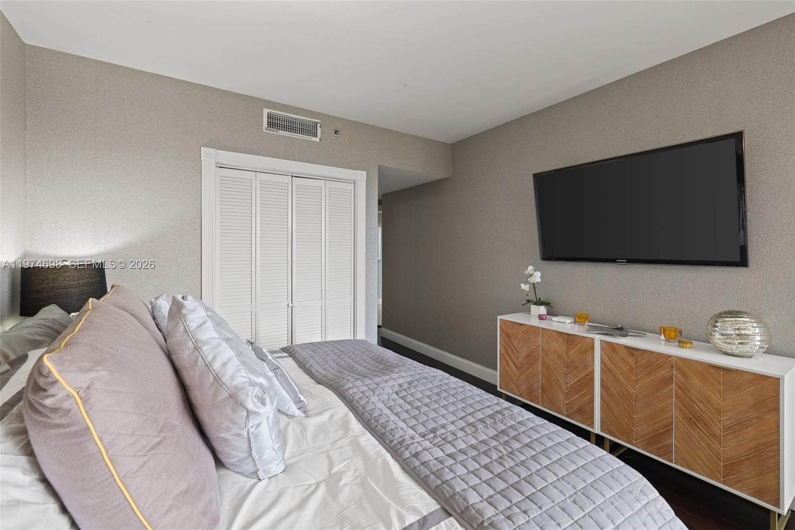 Подробнее 1006 5 / 6 4740 кв.футов $ 2026-03-02 0 Фото