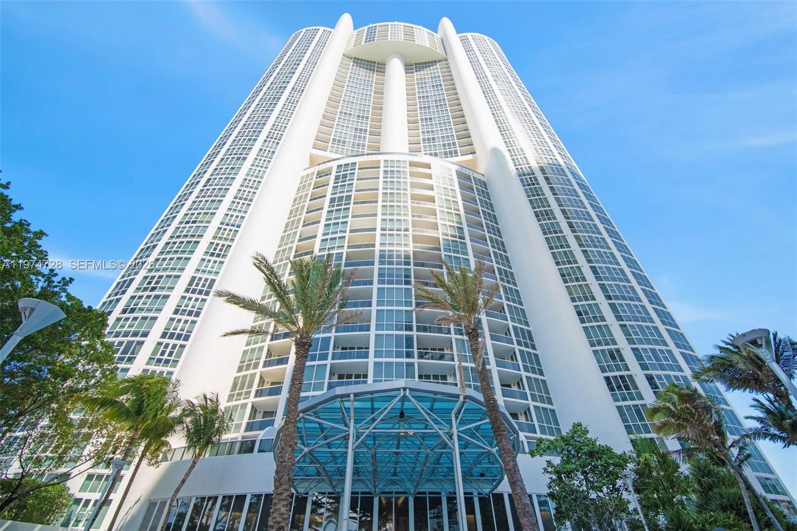 2008 1 / 2 881 sq. ft. $ 2026-03-02 0 foto