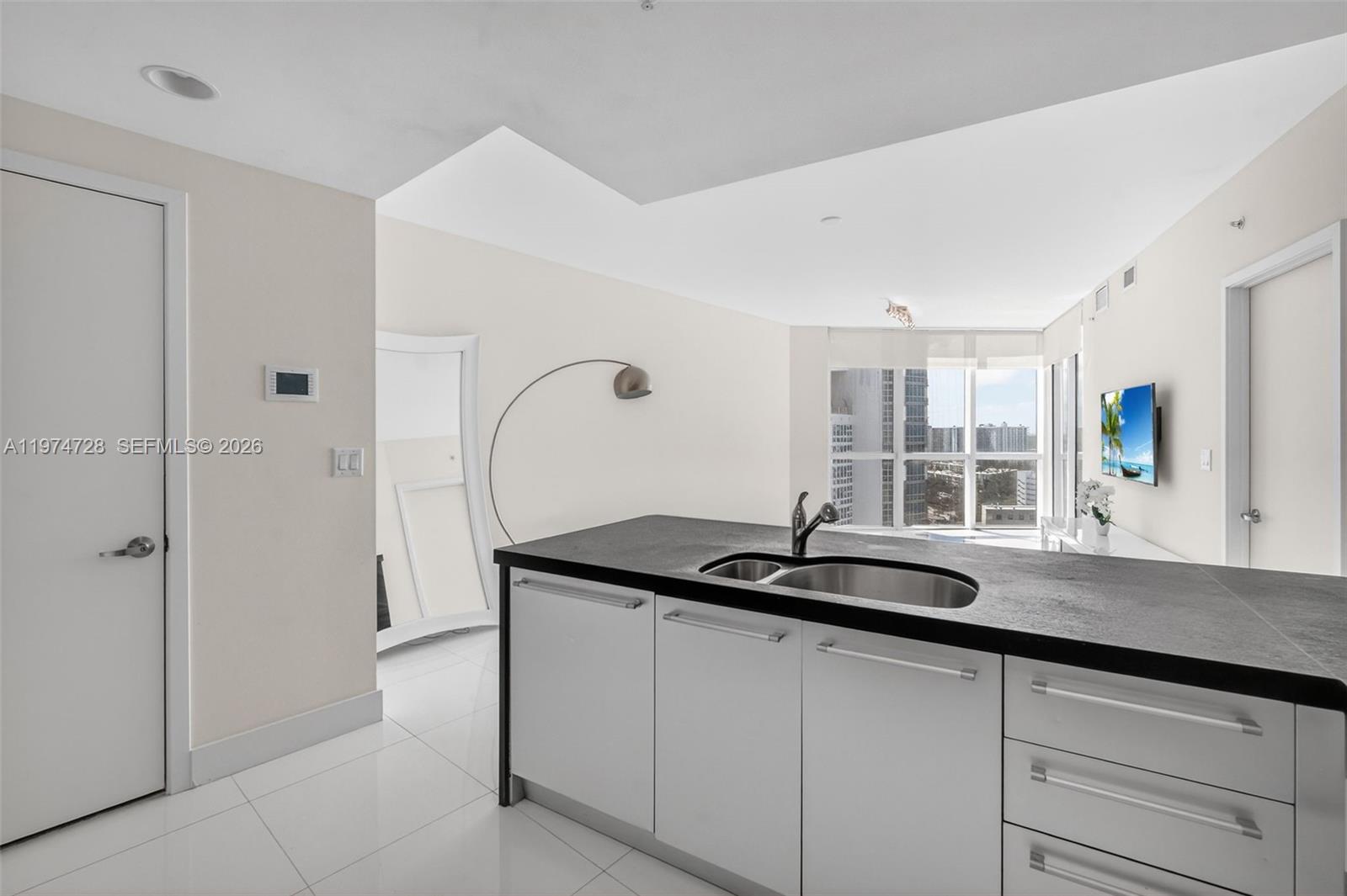 2008 1 / 2 881 sq. ft. $ 2026-03-02 0 foto