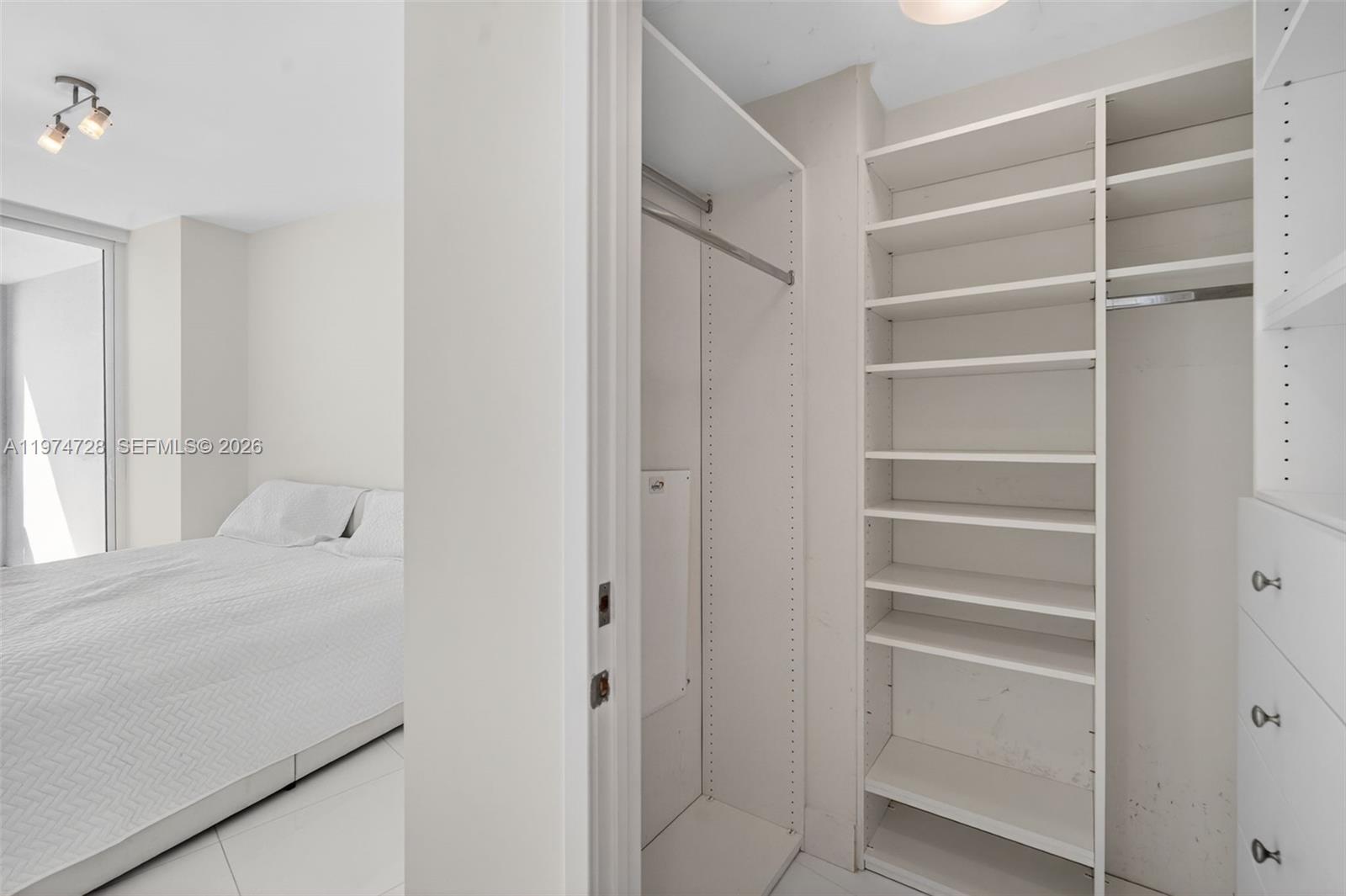 2008 1 / 2 881 sq. ft. $ 2026-03-02 0 foto