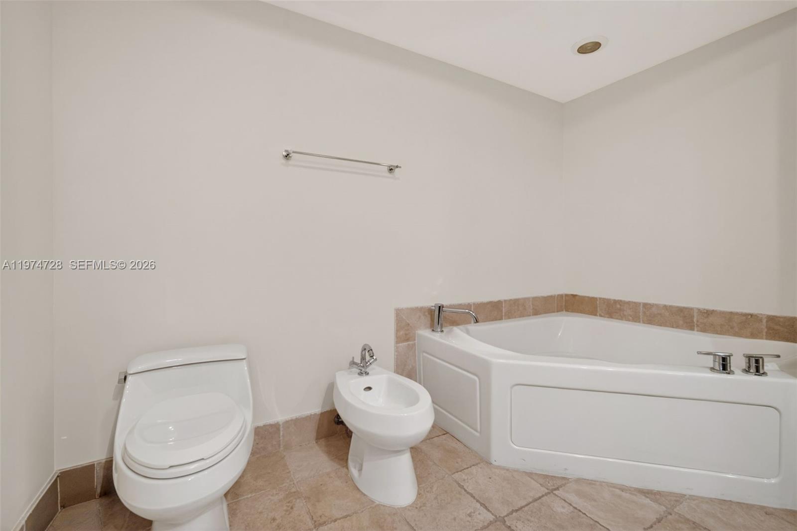 2008 1 / 2 881 sq. ft. $ 2026-03-02 0 foto