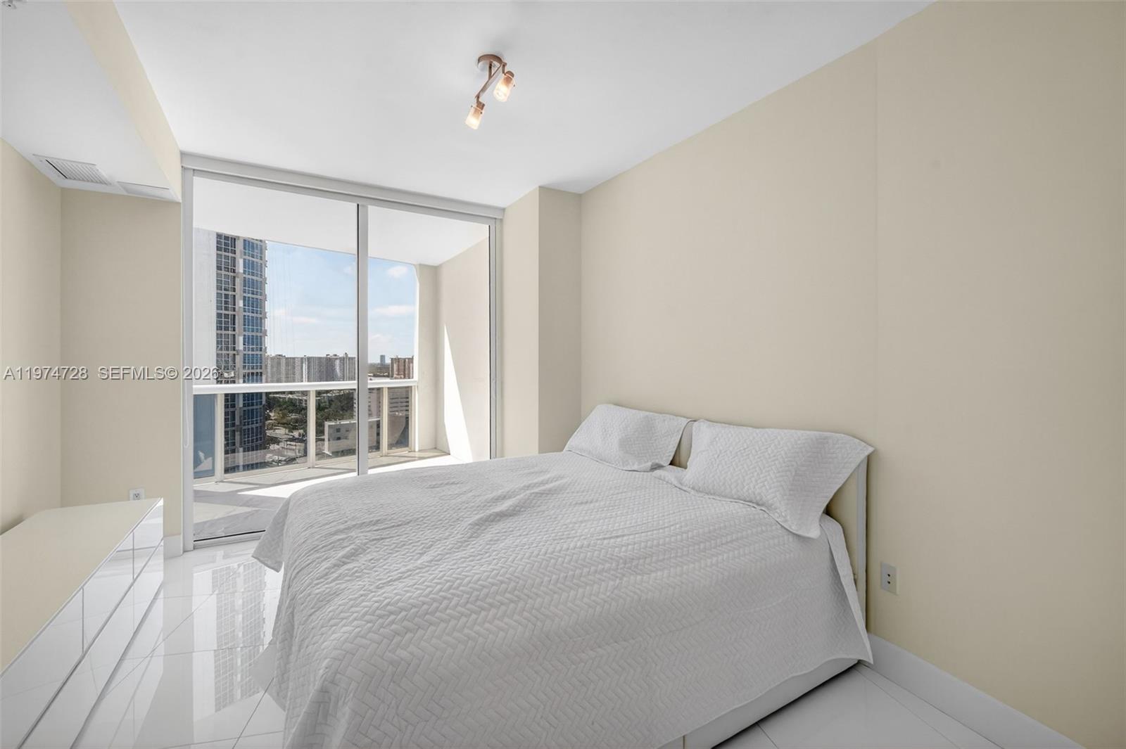 2008 1 / 2 881 sq. ft. $ 2026-03-02 0 foto