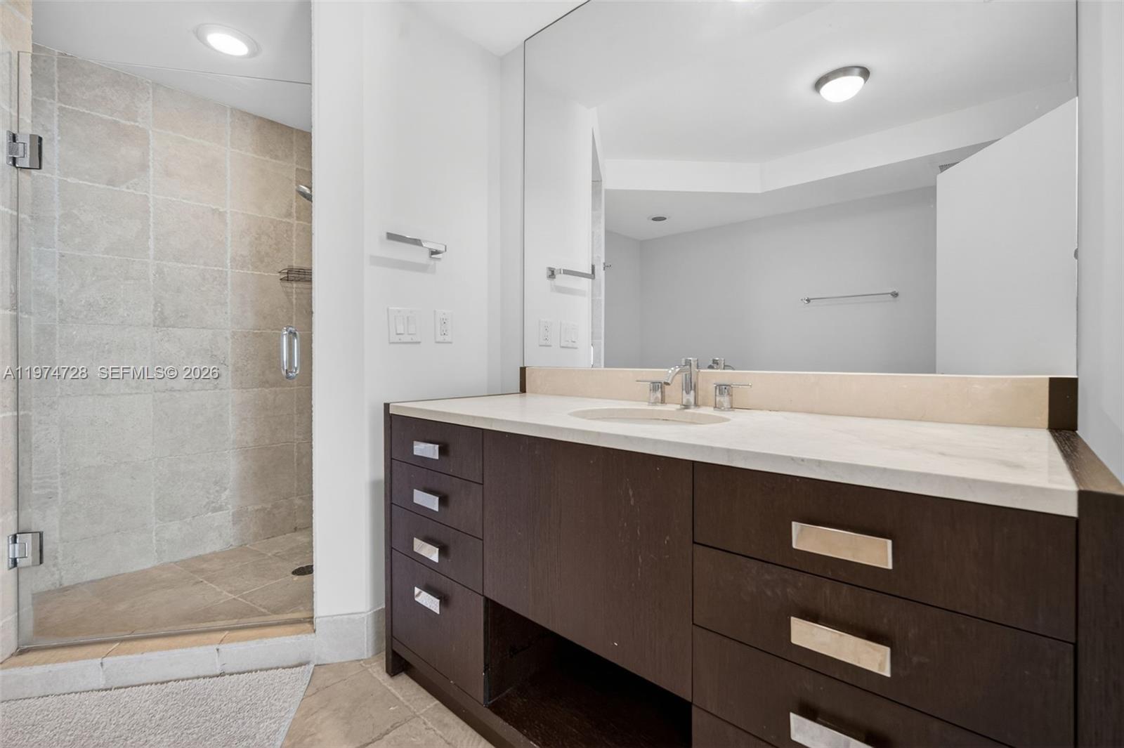 2008 1 / 2 881 sq. ft. $ 2026-03-02 0 foto