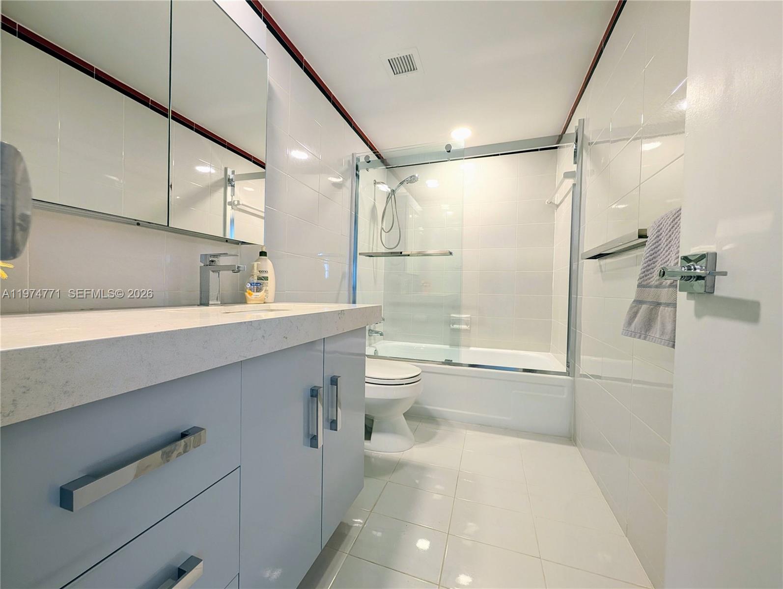 Photo of 3161 Ocean Dr  #1405, Hallandale Beach, Florida, 33009 - Bathroom 1