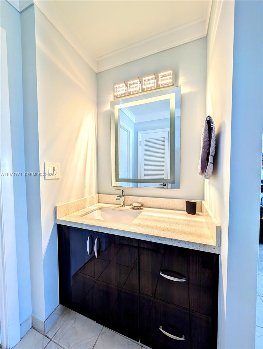 Photo of 3161 Ocean Dr  #1405, Hallandale Beach, Florida, 33009 - Bathroom 2