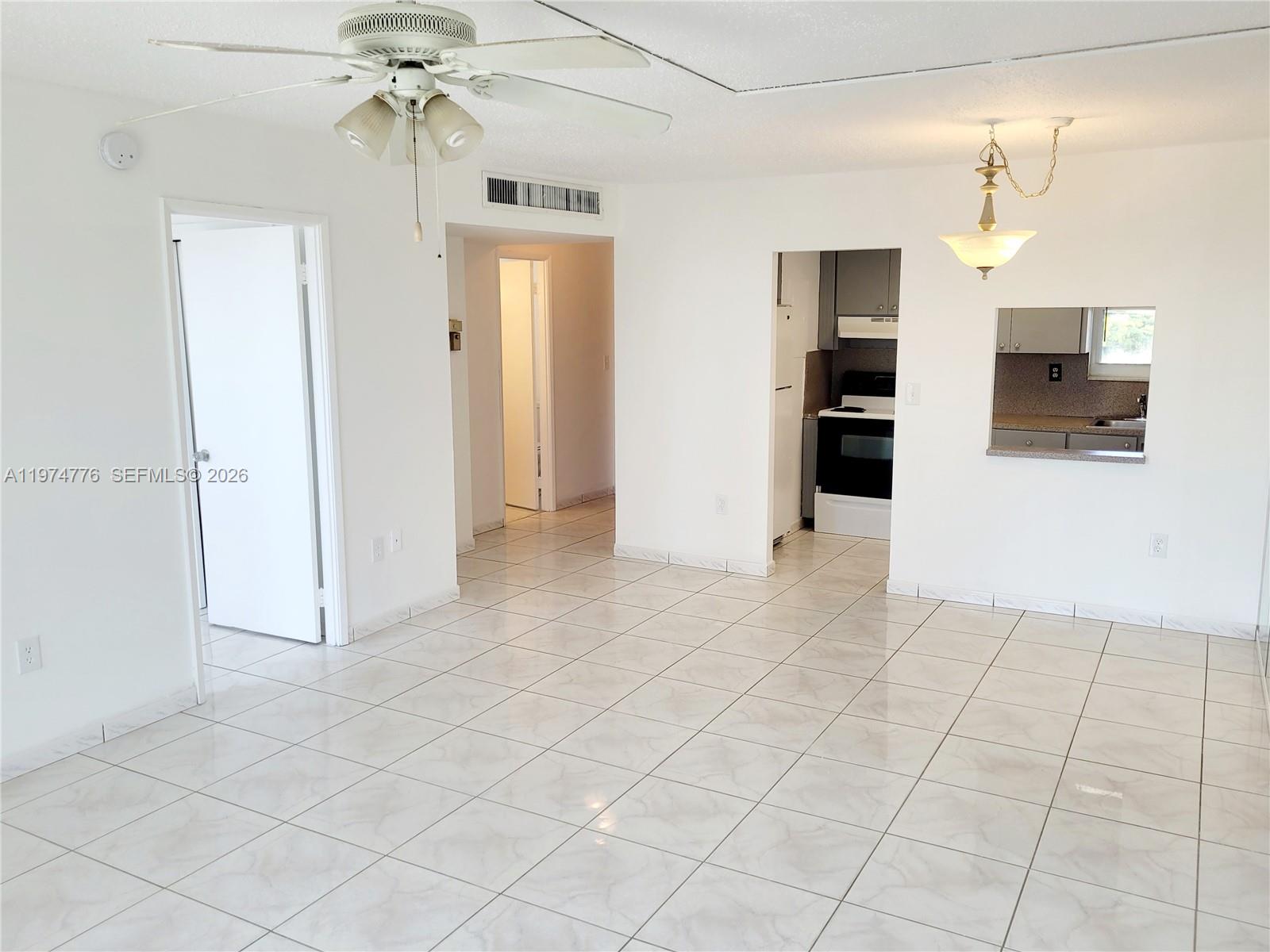 402 1 / 1 686 sq. ft. $ 2026-03-02 0 foto