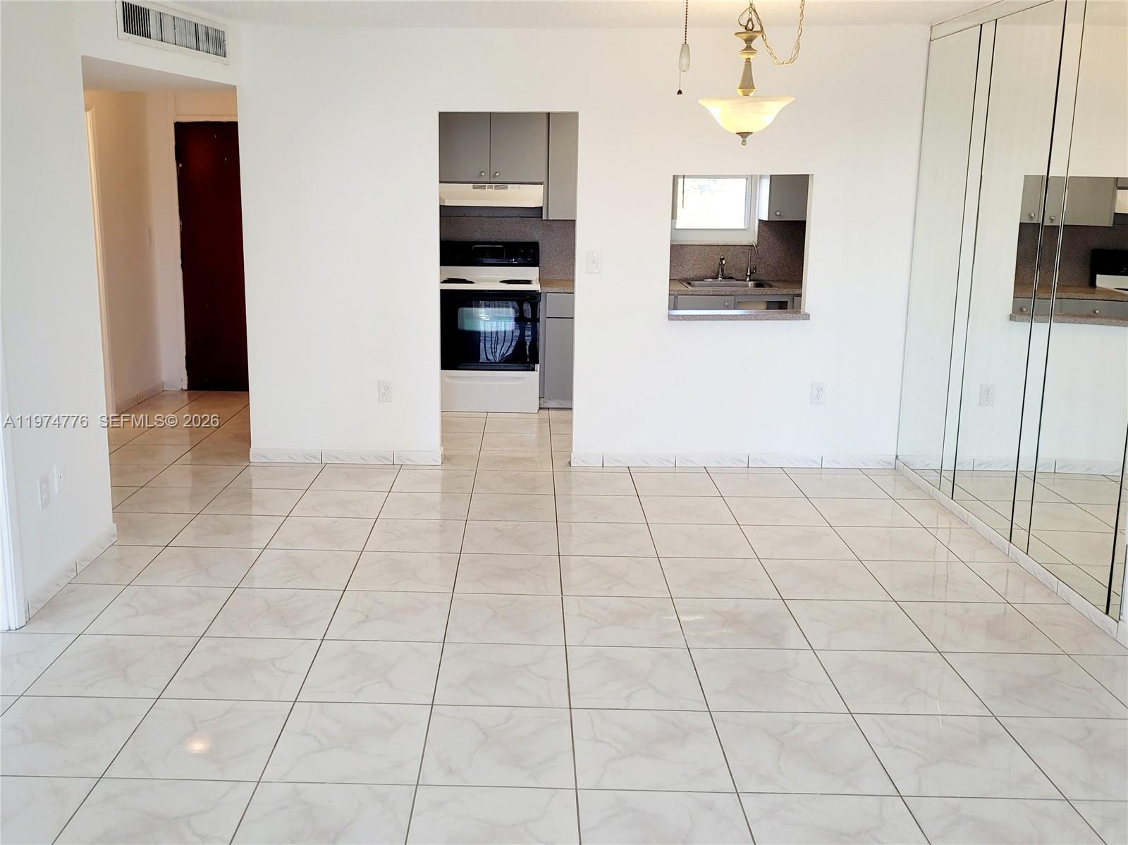 402 1 / 1 686 sq. ft. $ 2026-03-02 0 foto