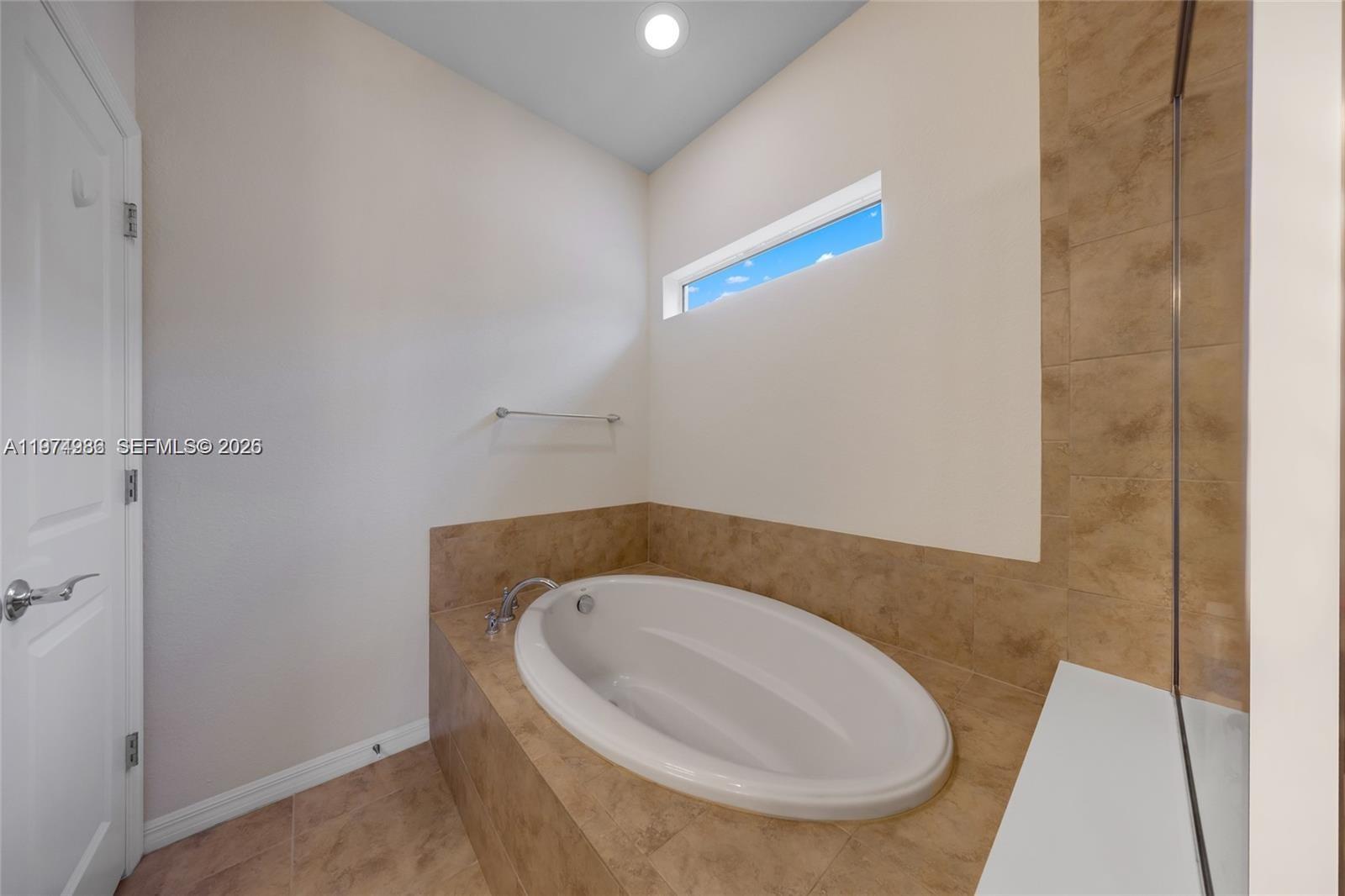 932 3 / 3 1881 sq. ft. $ 2026-03-02 0 Photo