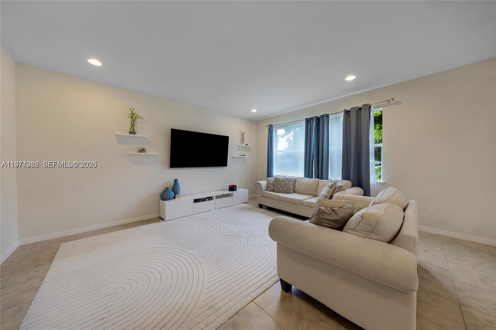 932 3 / 3 1881 sq. ft. $ 2026-03-02 0 Photo