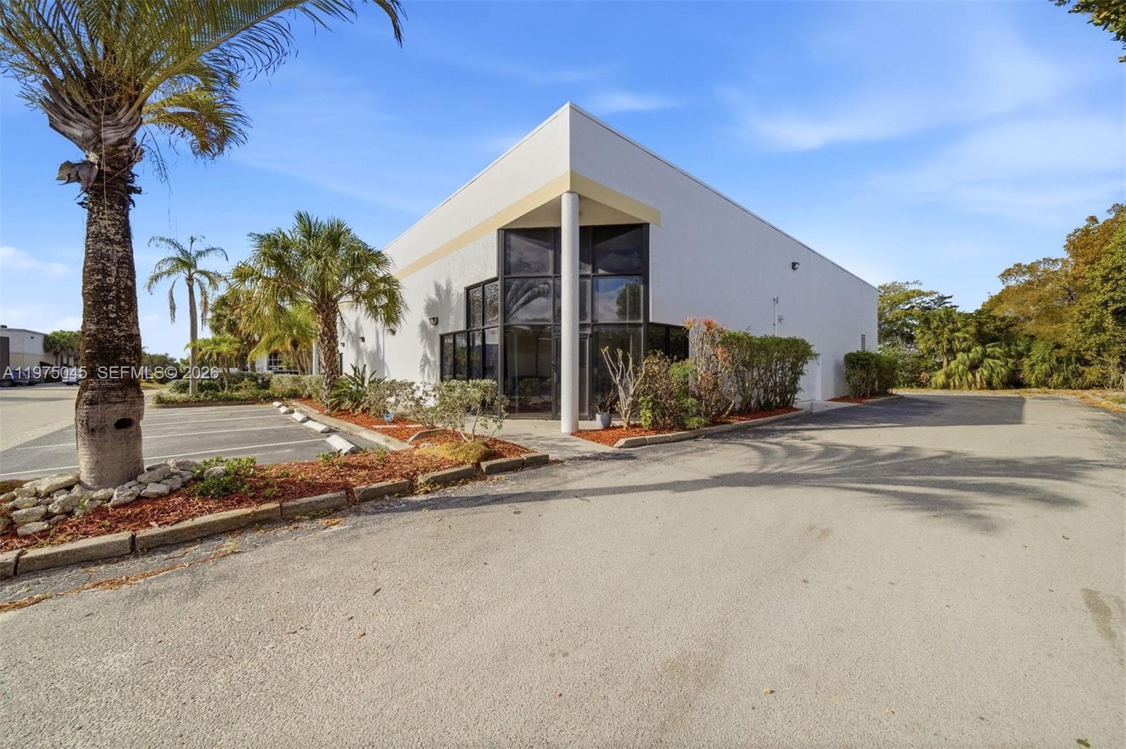   /   sq. ft. $ 2026-03-02 0 foto