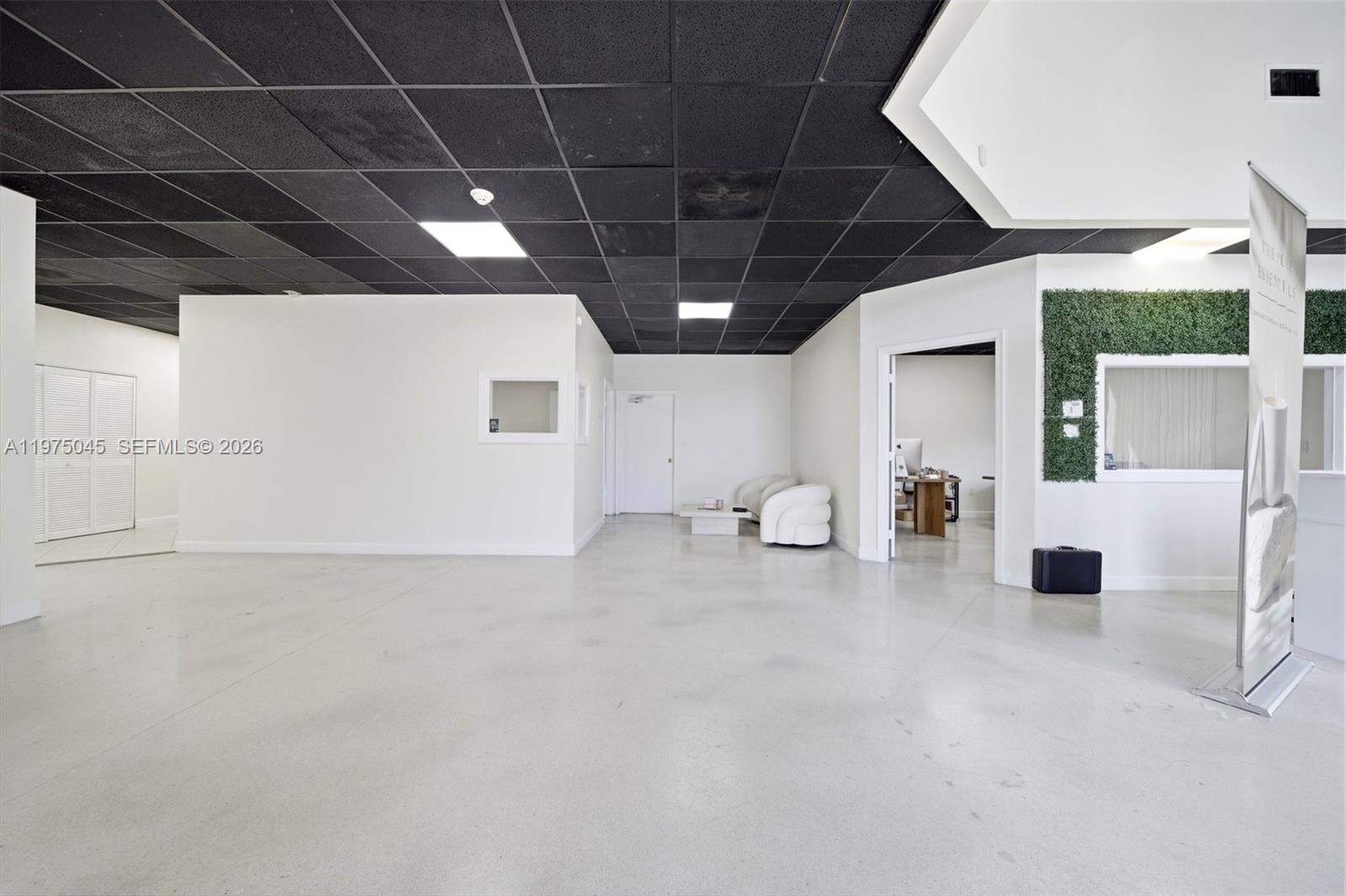   /   sq. ft. $ 2026-03-02 0 foto