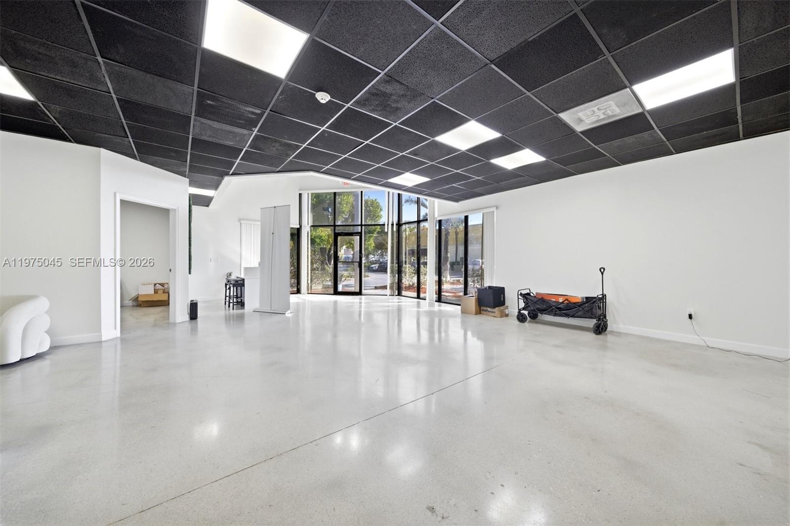   /   sq. ft. $ 2026-03-02 0 foto