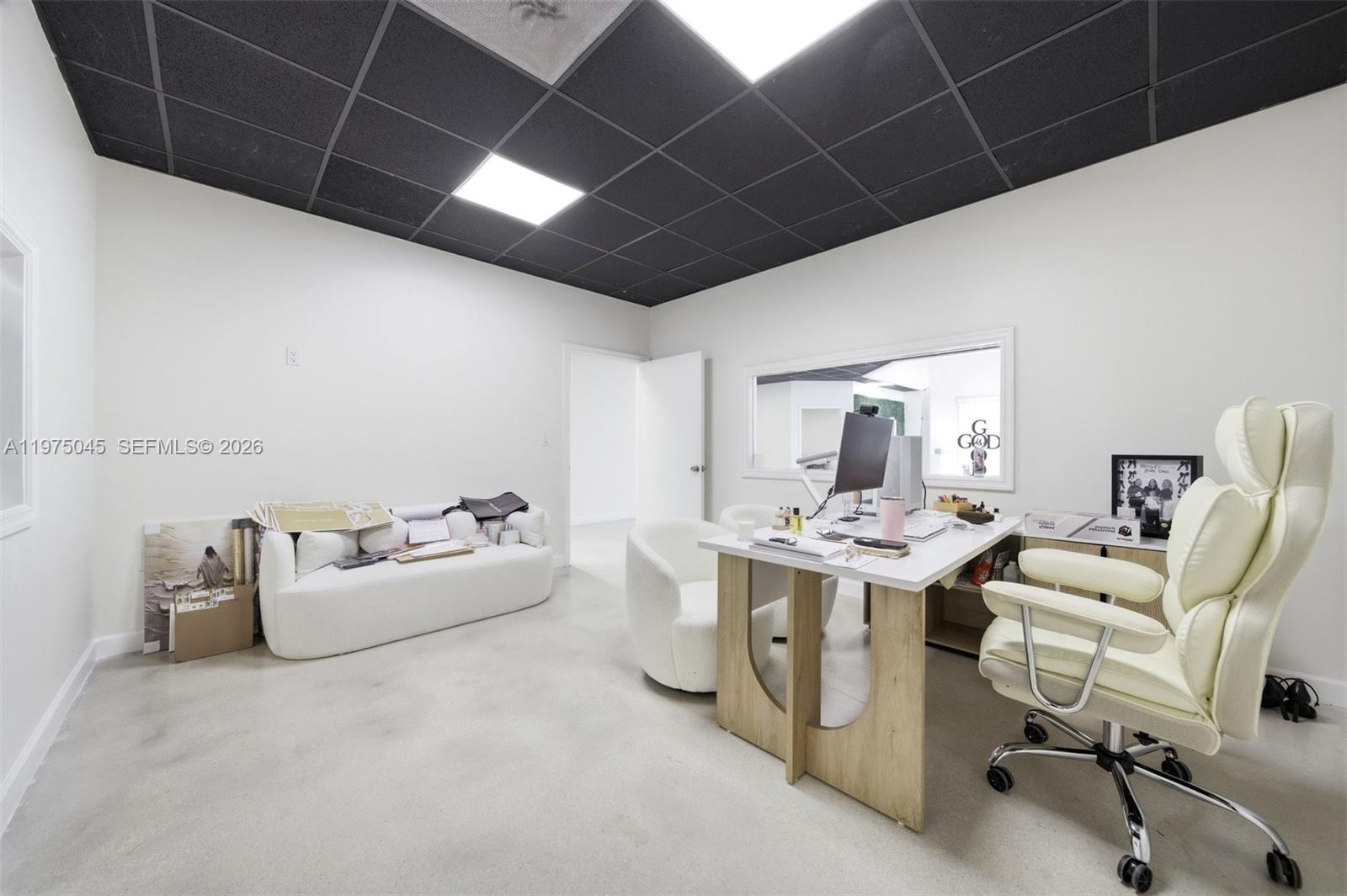   /   sq. ft. $ 2026-03-02 0 foto