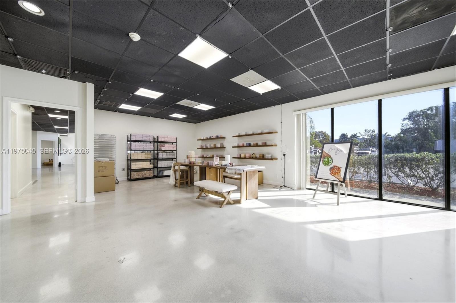   /   sq. ft. $ 2026-03-02 0 foto