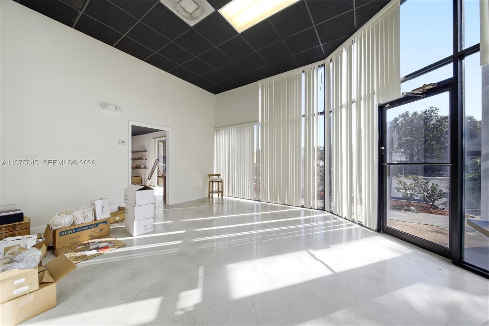   /   sq. ft. $ 2026-03-02 0 foto