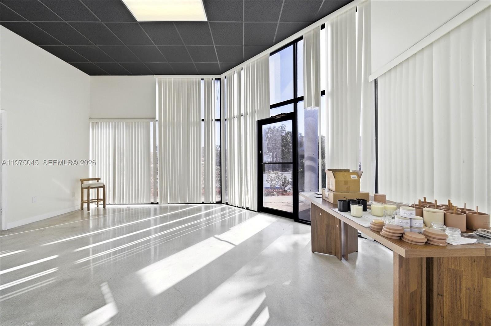   /   sq. ft. $ 2026-03-02 0 foto