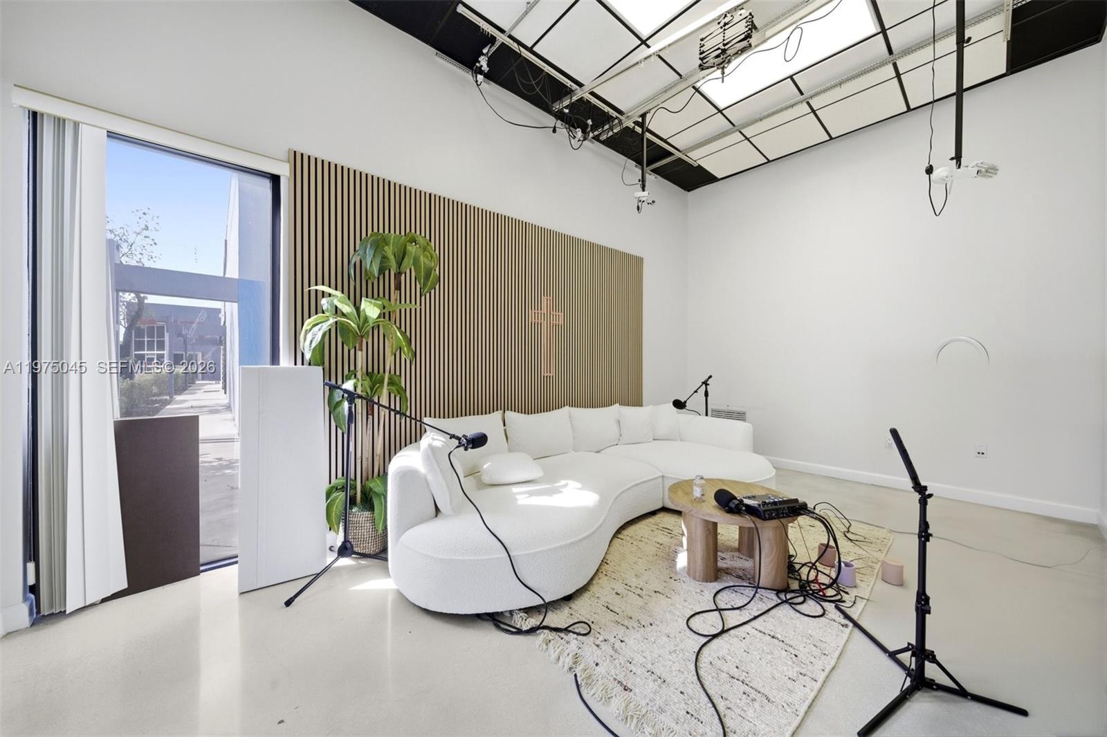   /   sq. ft. $ 2026-03-02 0 foto