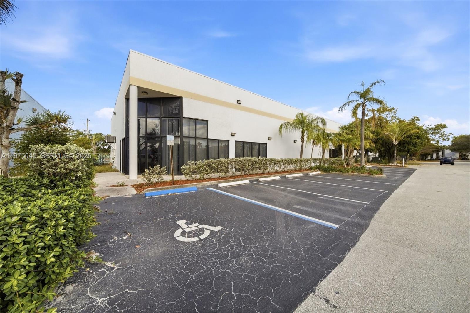   /   sq. ft. $ 2026-03-02 0 foto