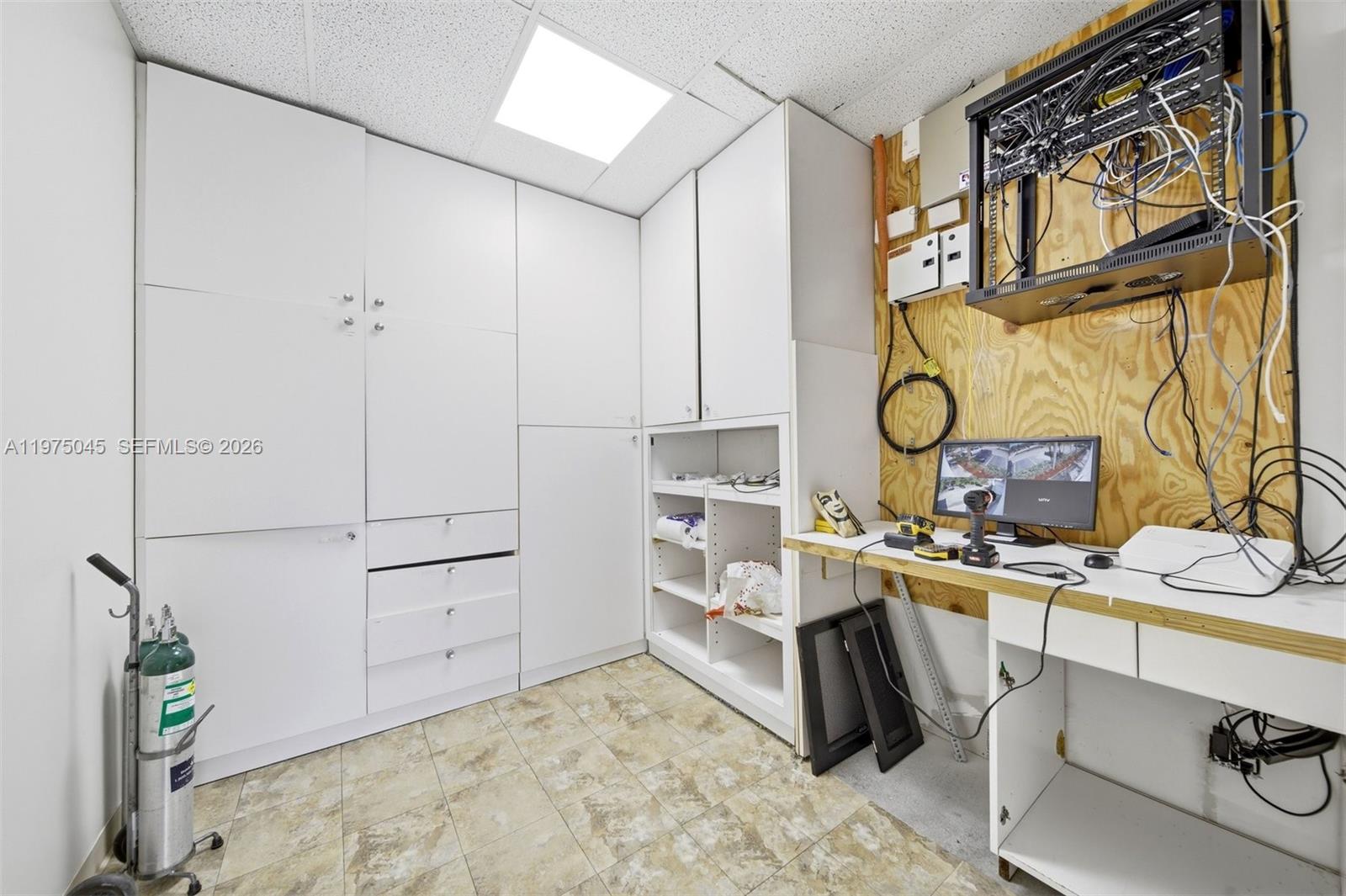   /   sq. ft. $ 2026-03-02 0 foto