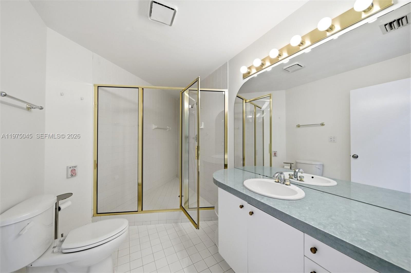   /   sq. ft. $ 2026-03-02 0 foto